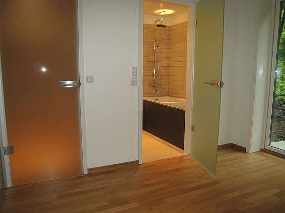 master bedroom with ensuite bathroom Galleribilde