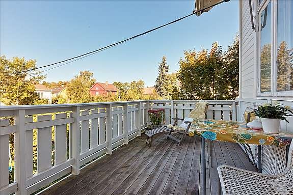 Vestvendt og solrik veranda Galleribilde