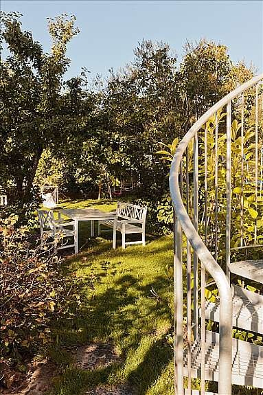 Trappeadkomst til egen hage Galleribilde