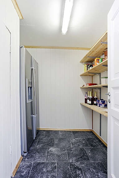 Spiskammers/bod tilknyttet kjøkkenet Galleribilde