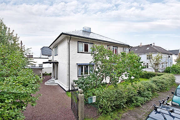 Eiendommen ligger i krysset St. Olavsgate/Meierigata og har innkjørsel fra Meierigata Galleribilde