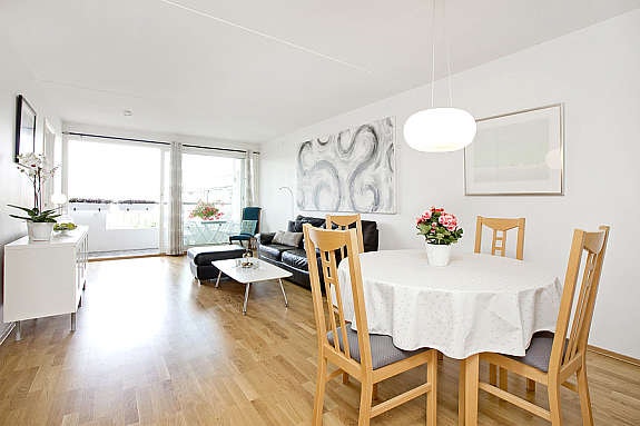 Stue med utgang til balkong. Galleribilde