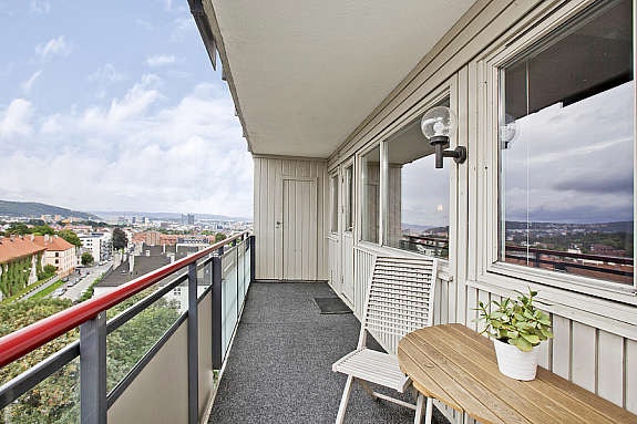 Romslig balkong på ca. 9 kvm. Galleribilde