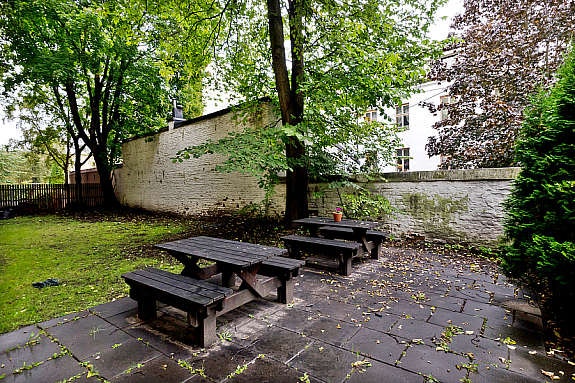 Bakgården Galleribilde