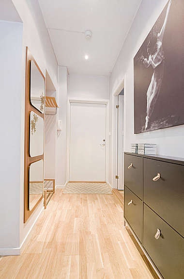 Romslig entré Galleribilde