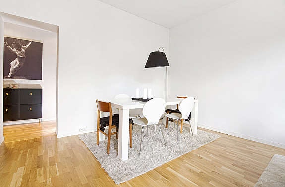 God plass til spisebord i stuen Galleribilde