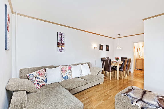 Koselig stue med spiseplass. Galleribilde