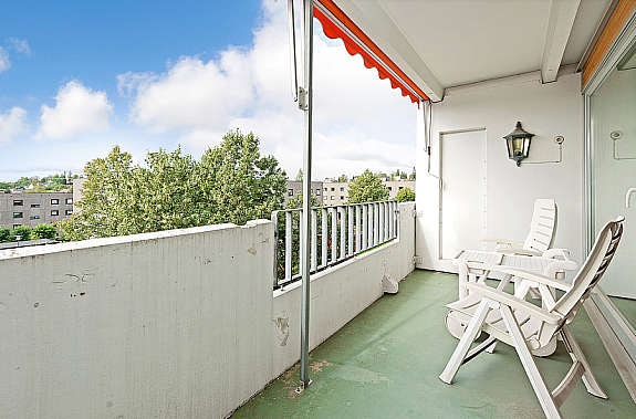 Stor og solrik balkong Galleribilde