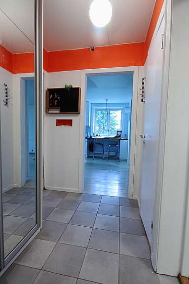 Flislagt gang. Galleribilde