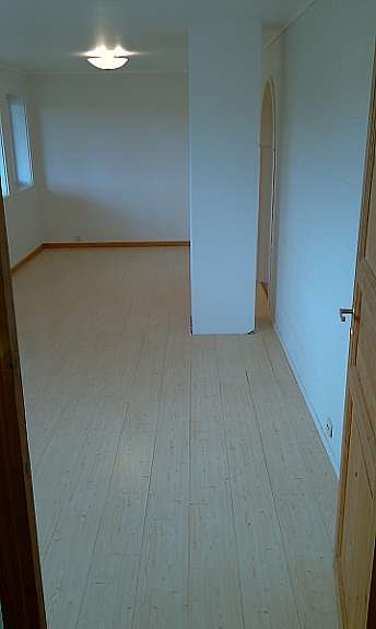 Stue - med 5 vinduer med utsikt. Galleribilde