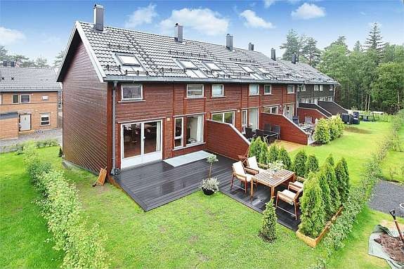 Enderekkehus m/flott hage og ny terrasse Galleribilde