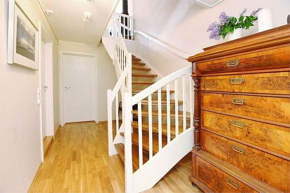 Gang/hall m/flott trapp til 2. etg. Galleribilde