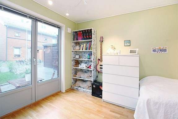 Soverom i u. etg. m/2-fløyet dør ut Galleribilde