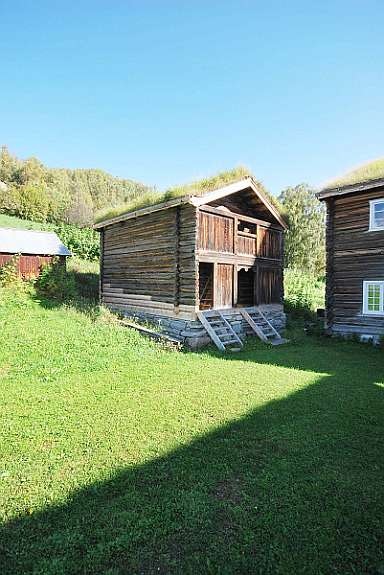 Det øvre stabburet som er utbedret senere år. Galleribilde