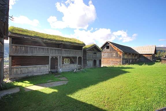 'Nedre Stuggu' og fjøset. Galleribilde