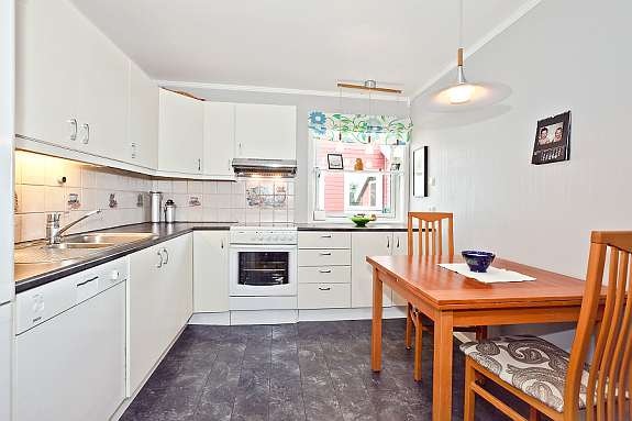 Kjøkken med koselig spiseplass Galleribilde