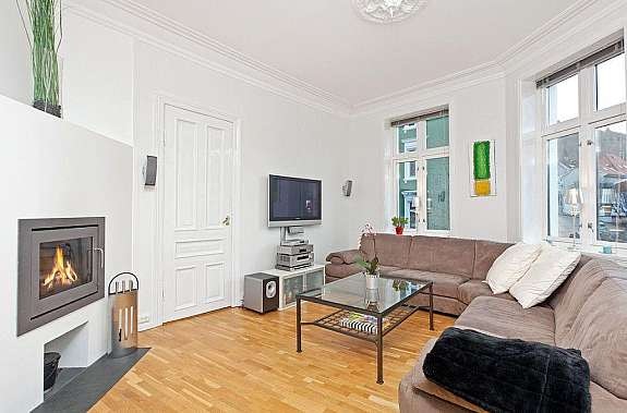 Legg merke til stukaturen i taket og de flotte originale listene Galleribilde