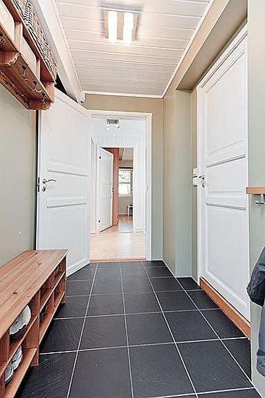 Entré i 1.etasje med gulvvarme. Galleribilde