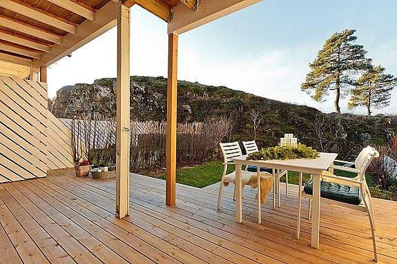 Vestvendt terrasse på ca 35 kvm. Delvis overbyggget. Galleribilde