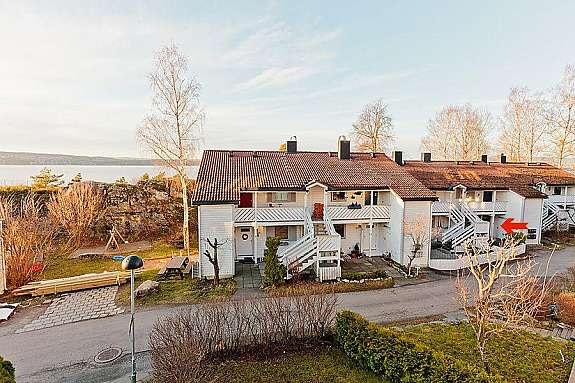 Boligen ligger nesten innerst i en blindvei. Meget bra beliggenhet! Galleribilde