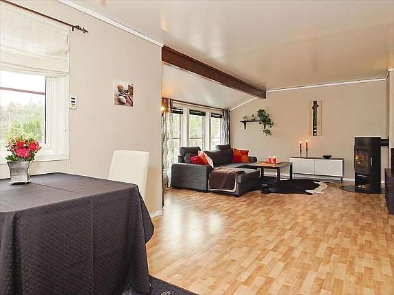 Lys og romslig stue Galleribilde