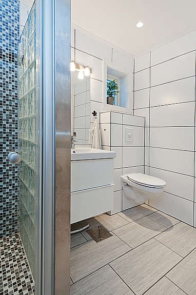 Det er to flotte bad i boligen Galleribilde