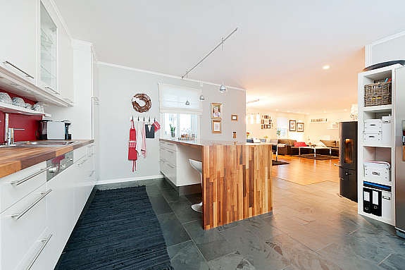 Lekker og praktisk kjøkkenøy Galleribilde