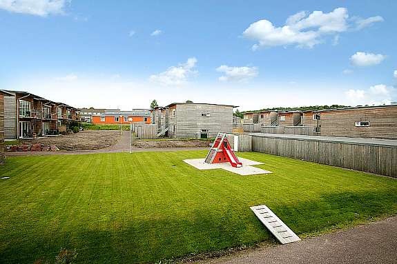 Felles tomt med lekeplass Galleribilde