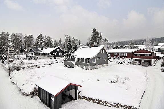 Garasje og fasade. Galleribilde