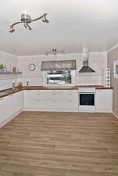 Lyst og pent kjøkken som ble totalrenovert i 2010. Galleribilde