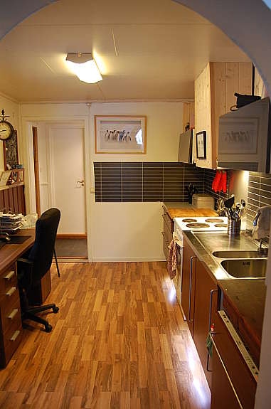 Kjøkken til gang. Galleribilde