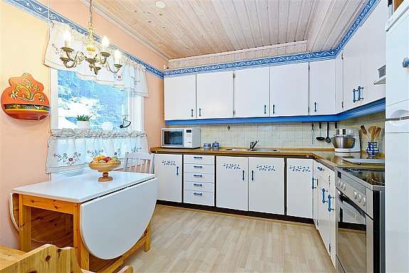 Kjøkken med plass for spiseplass Galleribilde