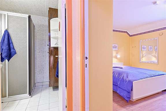 Fra gang mot bad og soverom (nr 3) Galleribilde