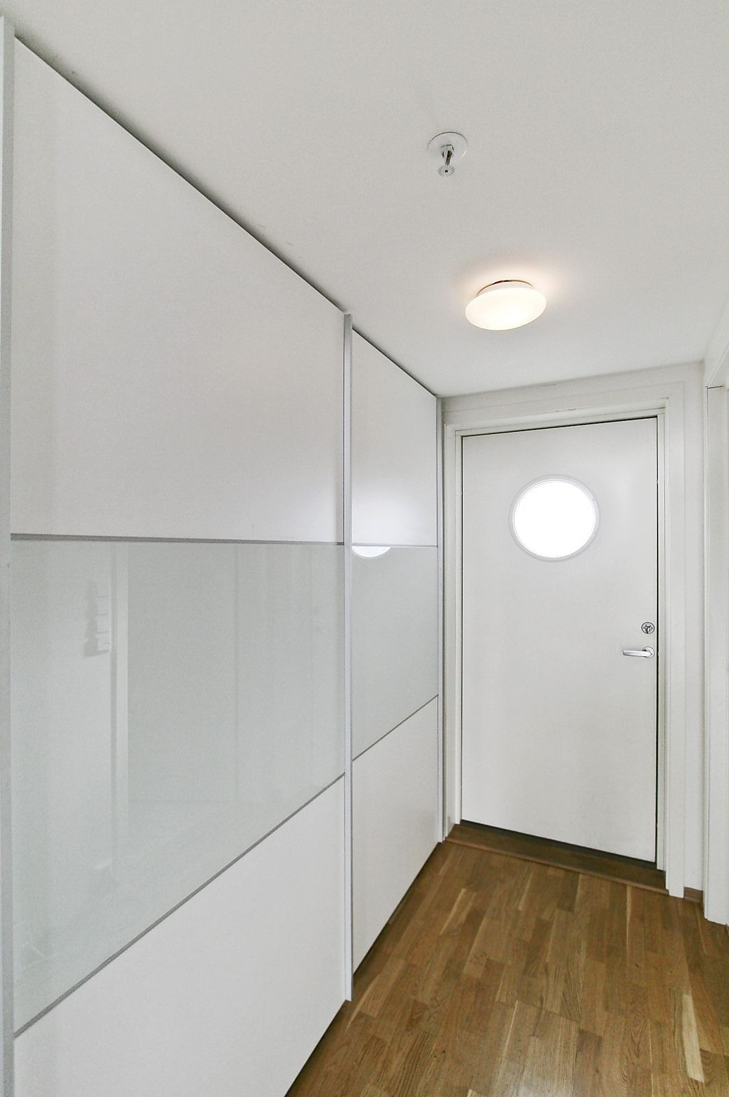 Entré - gang m/garderobe Galleribilde