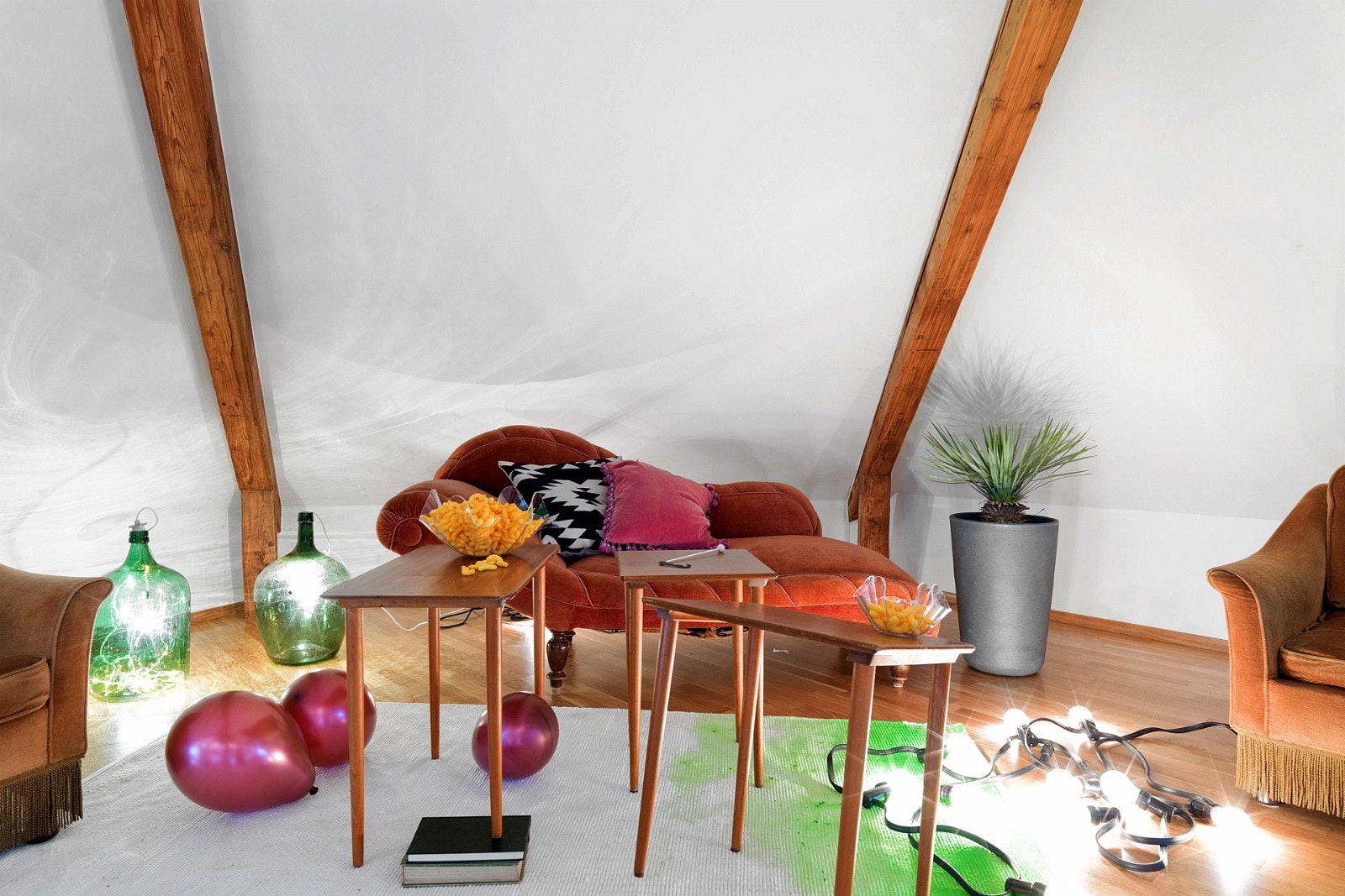 En kveld. En morgen. En sofa. På deling. Galleribilde