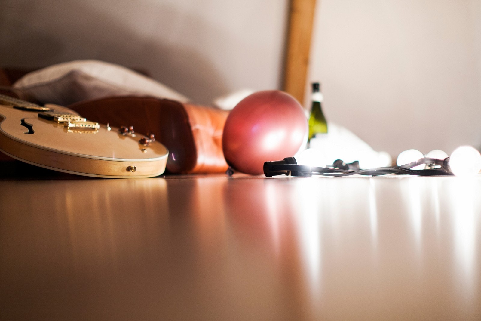 Et gulv. Å trives. På et gulv. Galleribilde