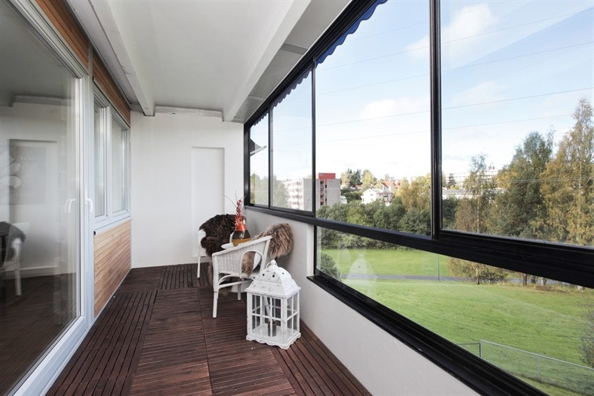 Stor innglasset veranda på ca.10 kvm. Galleribilde