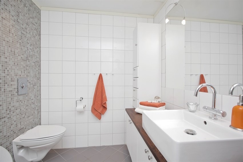 Lekkert flislagt bad Galleribilde