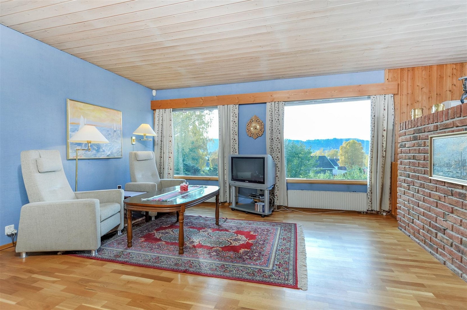 Tv-stue / dagligstue, åpent og lyst. Galleribilde