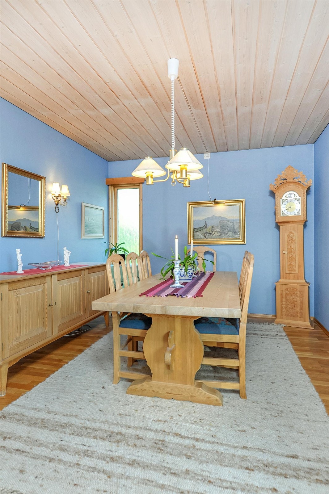 Fra spisestue. Galleribilde