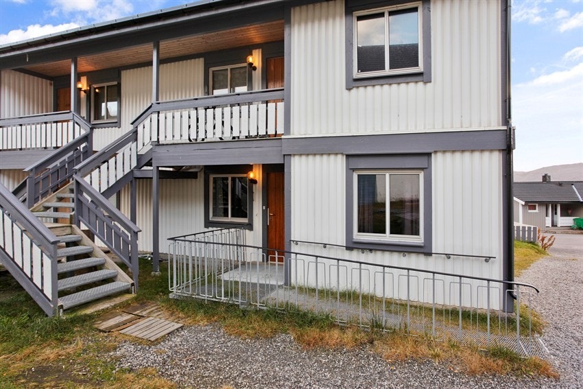 Fasade - inngangsparti. Galleribilde