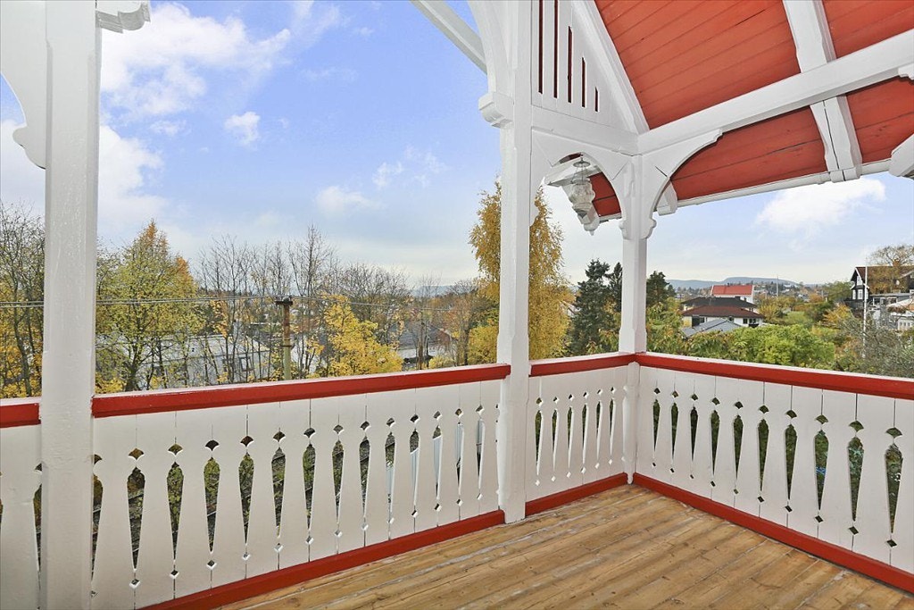 Balkong ut fra 2. etasje Galleribilde