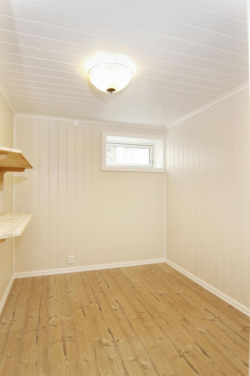 Kontor/gjesterom i kjeller. Galleribilde