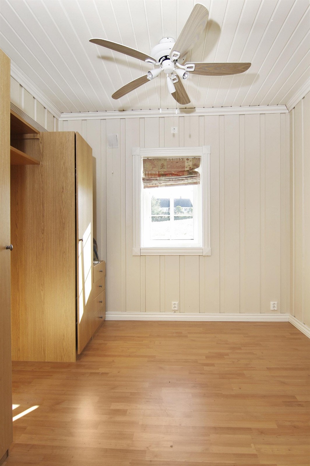 Ett av 4 soverom i hovedplanet. Galleribilde