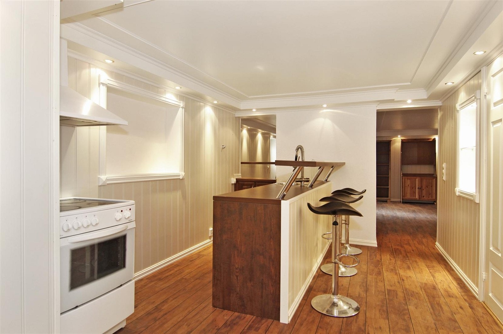 Kjøkken med barløsning i kjeller. Galleribilde