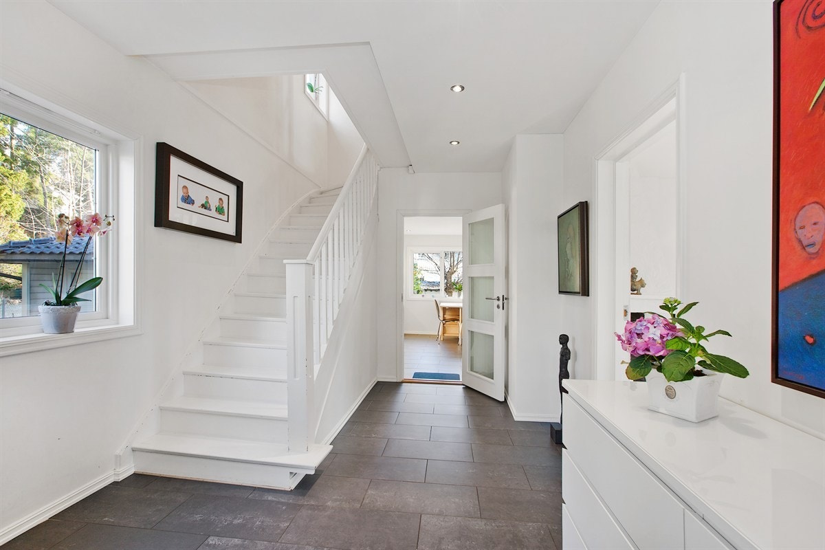 Entre og mot kjøkken Galleribilde