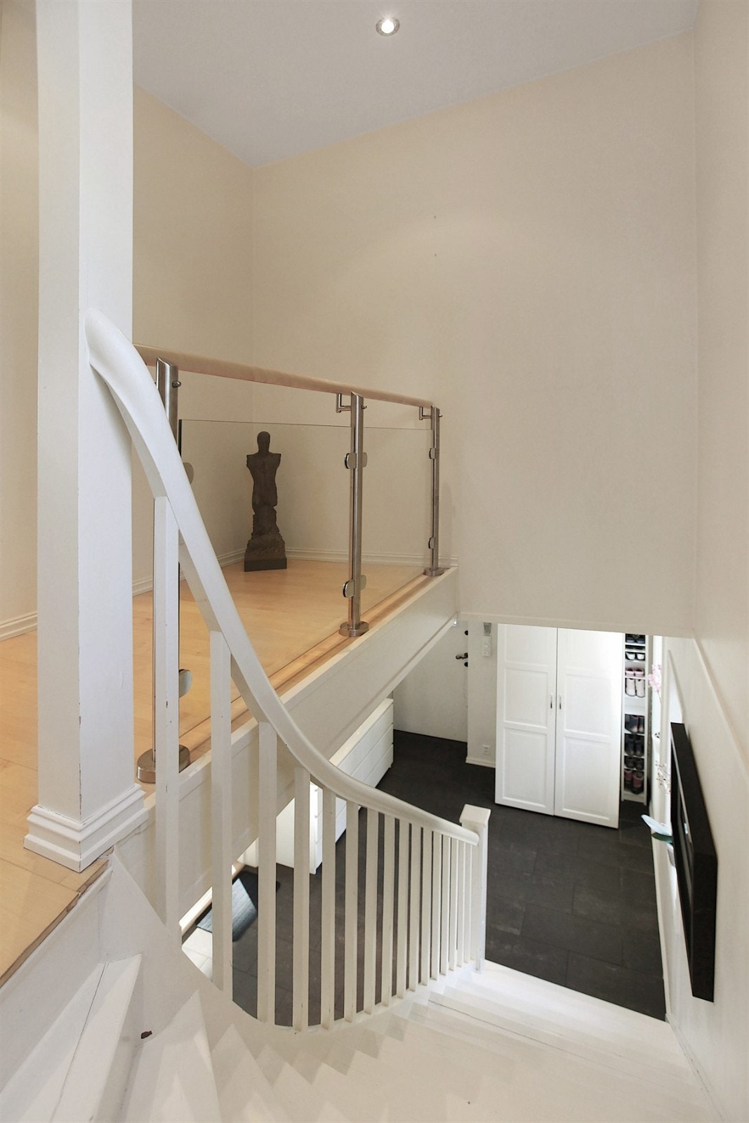 Trappen og gang 2 etg Galleribilde