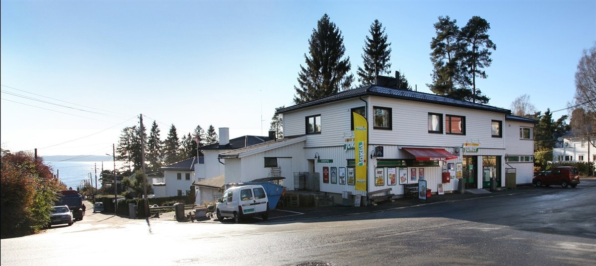 Jokerbutikk på øya med post i butikk - søndagsåpen Galleribilde