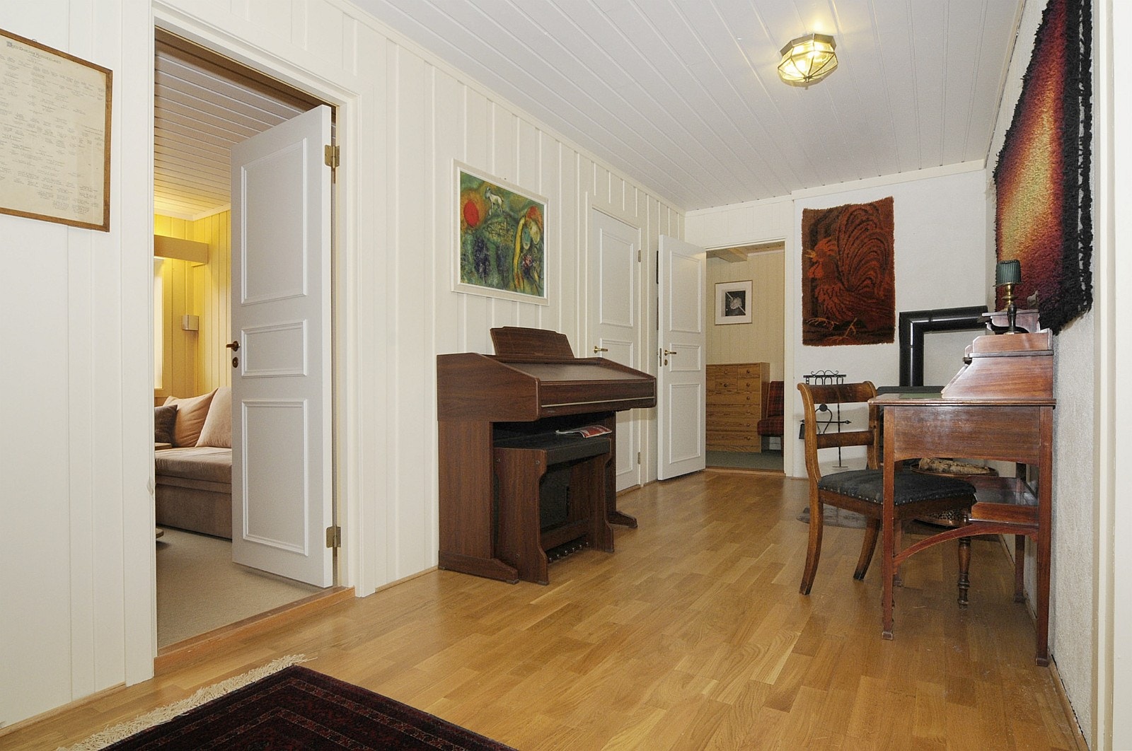 Hall u. etg m/ peisovn Galleribilde