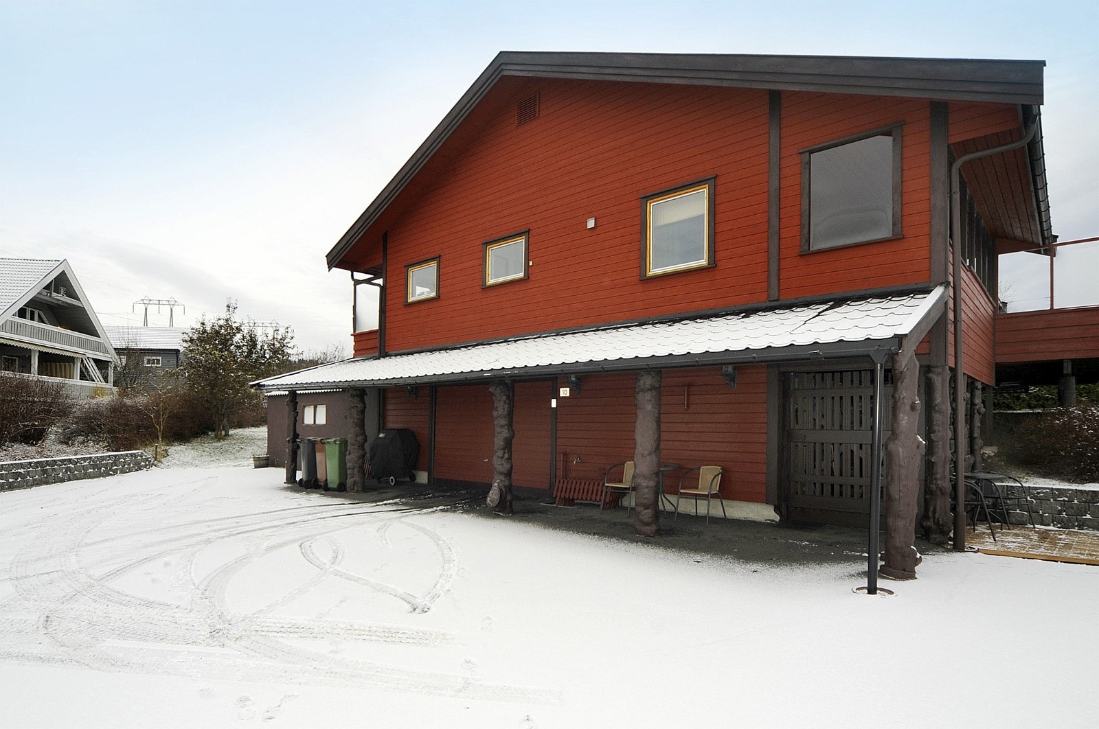 Fasade m/garasje i u. etg Galleribilde